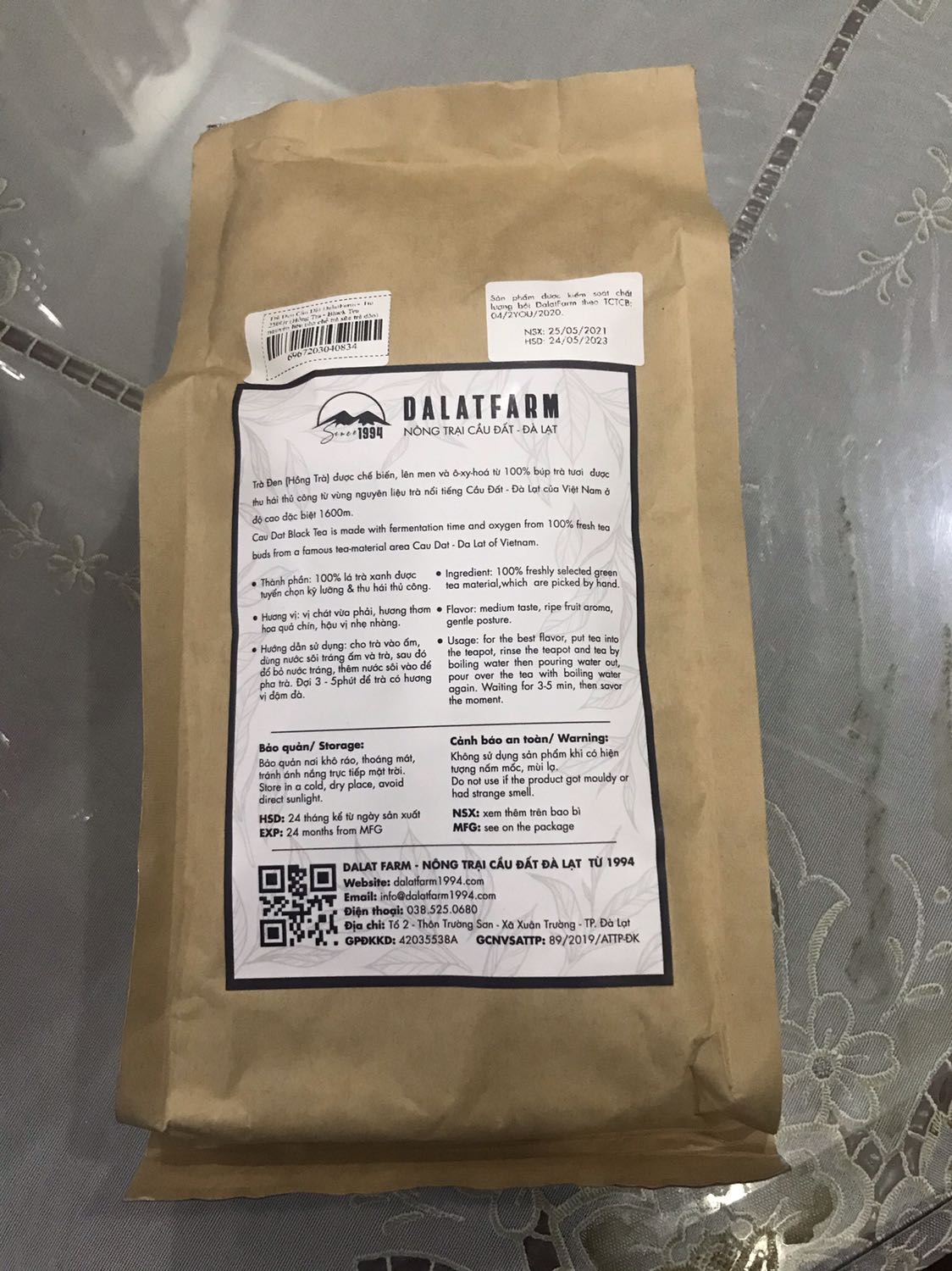 Giao hàng siêu nhanh đúng 24h có luôn. Loại trà đen này mình lấy khoảng 10gram, pha với 100ml nước sôi, tráng nhanh 1 nước rồi ngâm trong 15’ cho ngấm trà nè. Thơm, mình thấy hơi nhạt, không có bị say. Mình pha thêm với 1 muỗng sữa đặc, đường và sữa tươi thì cũng ngon nè.