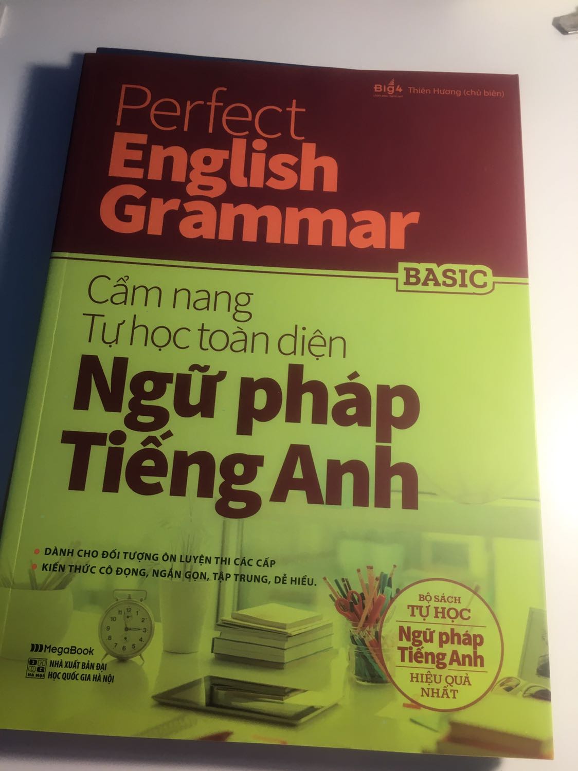 Tiki giao hàng siêu nhanh, mình mới đặt hôm qua mà hôm nay đã ship rồi. Xem qua nội dung sách thì thấy khá oke đối với đứa bắt đầu lại Tiếng Anh như mình