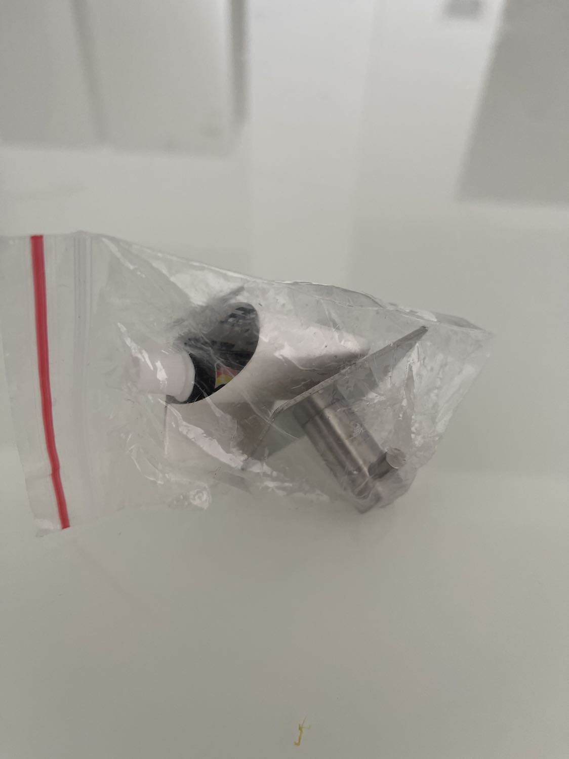 Mình đặt móc dán 3M mà khi nhận được hàng thì sử dụng keo