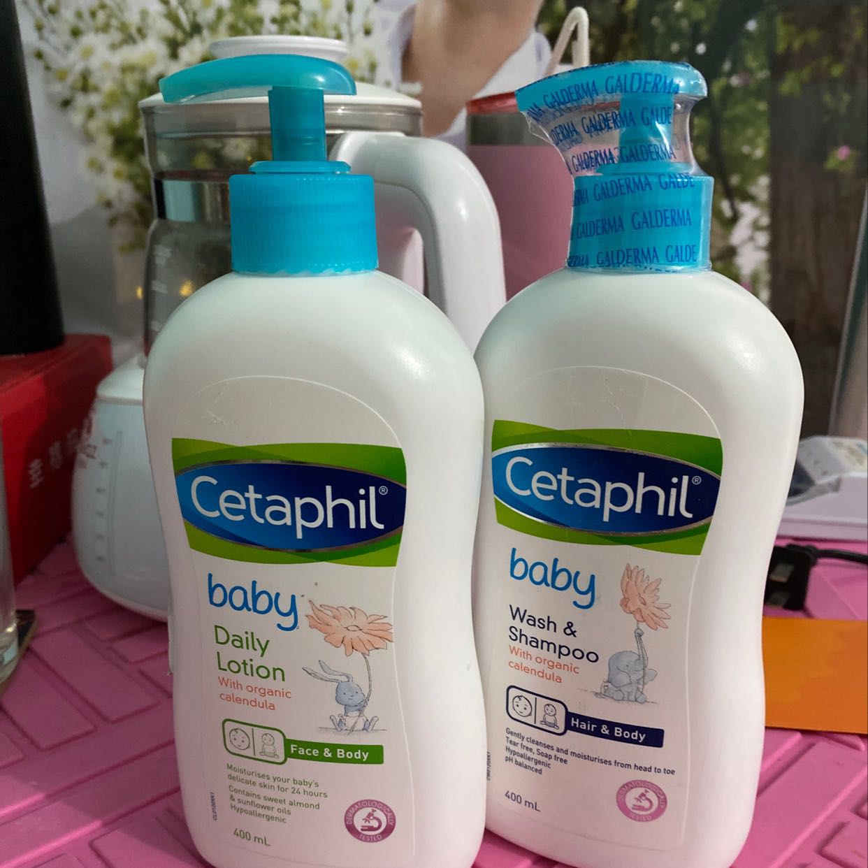 Sữa tắm và dưỡng ẩm thơm nhẹ, mau thấm vào da, k bết rít. Giao hàng nhanh, đóng gói kỹ