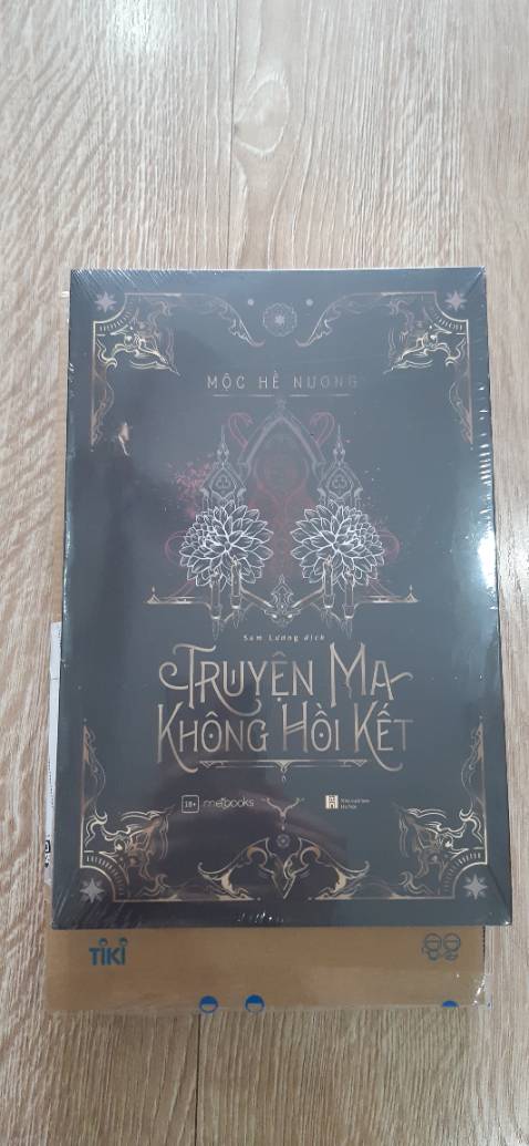 Giao siêu nhanh, nửa tiếng là có hàng nóng hổi:))) Sách đẹp, khổ to cầm cực sướng, hong lo bị ba mẹ bắt quả tang đu bia đia=)))) Không có bọc nhưng may tổ độ không móp góc, nói chung là tuỵt😘