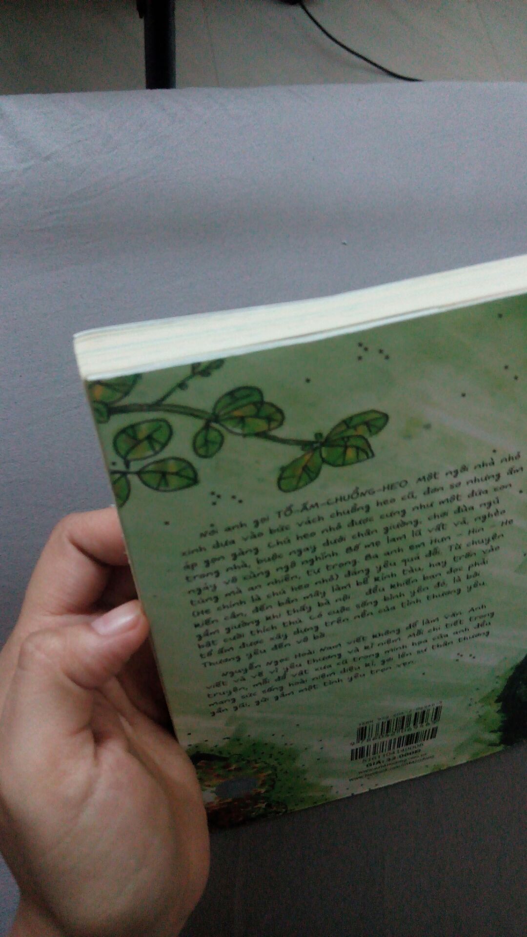 sách đc giao với tình trạng tệ kinh khủng, như sách cũ,đã vậy chưa kể phần bìa gấp bị xước rách hết cả.Sách còn bị cong veo,mua hàng tiki đã lâu mà đây là lần đầu mình bực mình như thế.