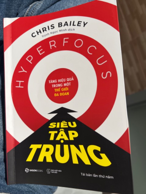 Giao nhanh, giấy đẹp
Có 1 lỗi sách in hơi méo, đọc tới cuối trang thấy méo hơi khó chịu