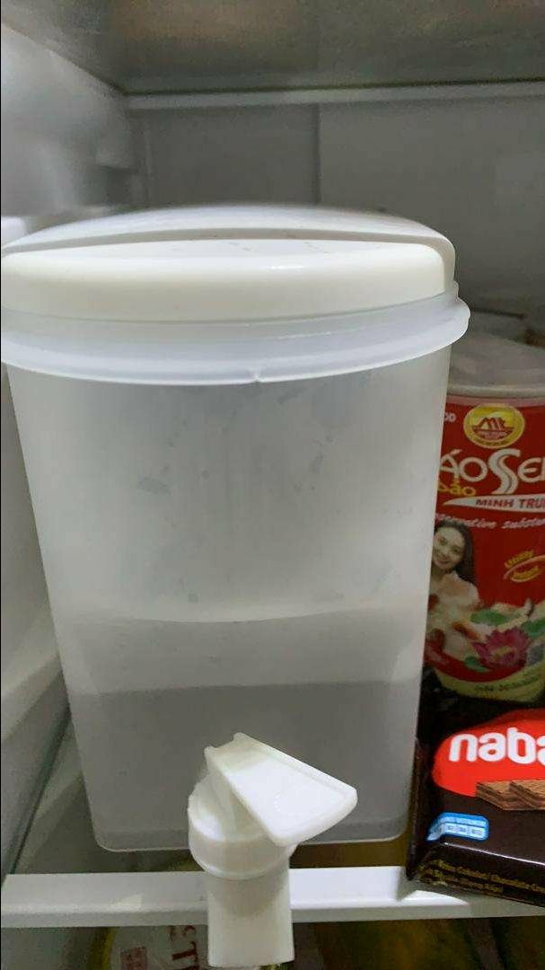 Bình nước dày dặn, vòi khít và cao su ép rất chặt nên không lo rò rỉ. 
Giá lại quá rẻ, triệu sao cho shop.