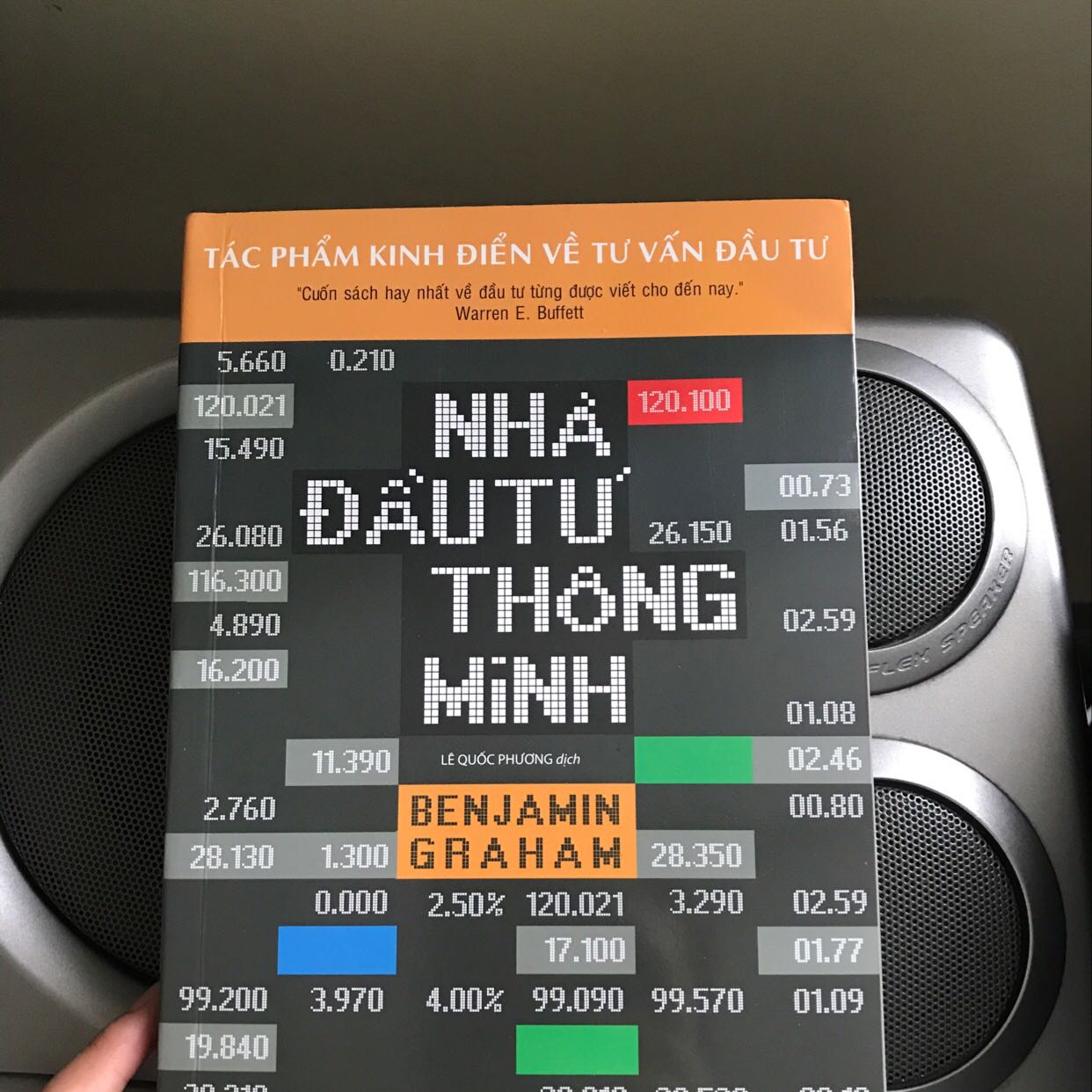 Giấy sách mỏng. Lúc mua quên để ý năm tái bản hic nhg sách mới