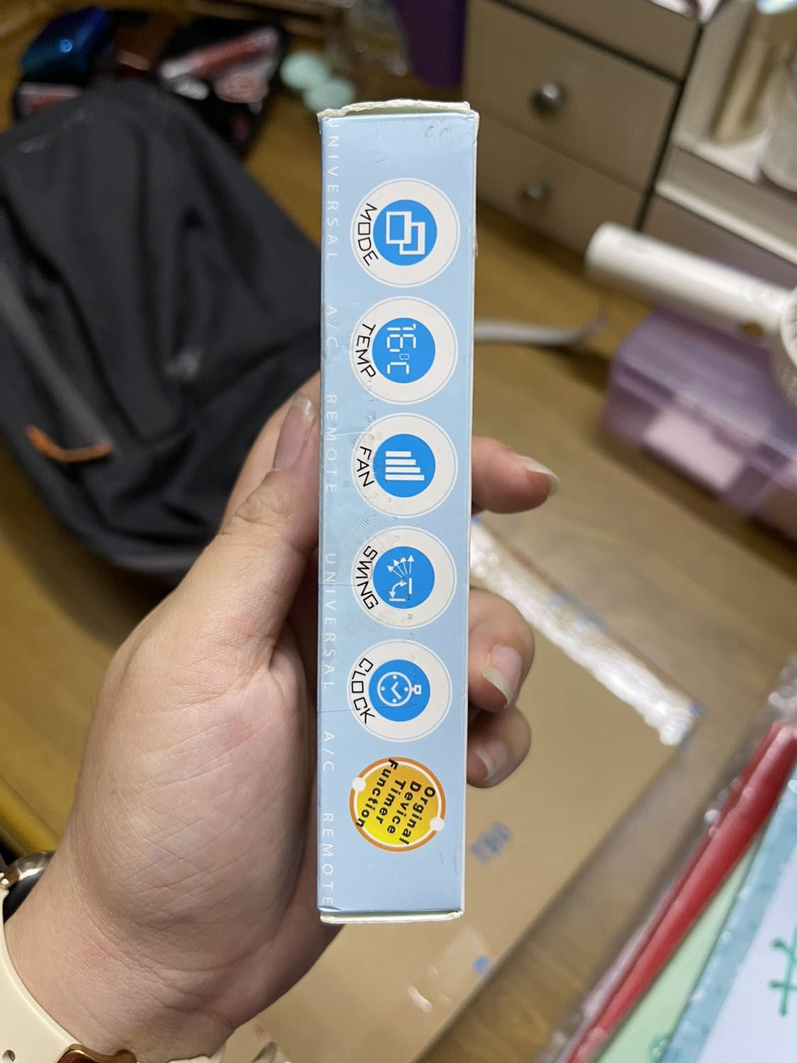 Đóng gói ok, hàng build nhìn cũng rất ổn. Máy nhà mình National CS-95KH cũ rích phải 20 năm tuổi rồi, tìm remote thay mà loại giống như cái zin không tìm thấy nữa. Vào tìm thấy loại đa năng này, nhưng vẫn sợ không xài được vì đời cũ quá. Ban đầu về cho pin vào cũng không lên, mò 1 lúc làm theo giấy hướng dẫn bên trong hộp (tiếng anh) cái xài được liền, điều chỉnh ổn áp lắm. Mình vừa dùng được 1 ngày thôi, sau này nếu có gì trục trặc sẽ update sau, tới hiện tại cảm quan thấy rất ok rồi. Vote cho sản phẩm và shop 5 sao.