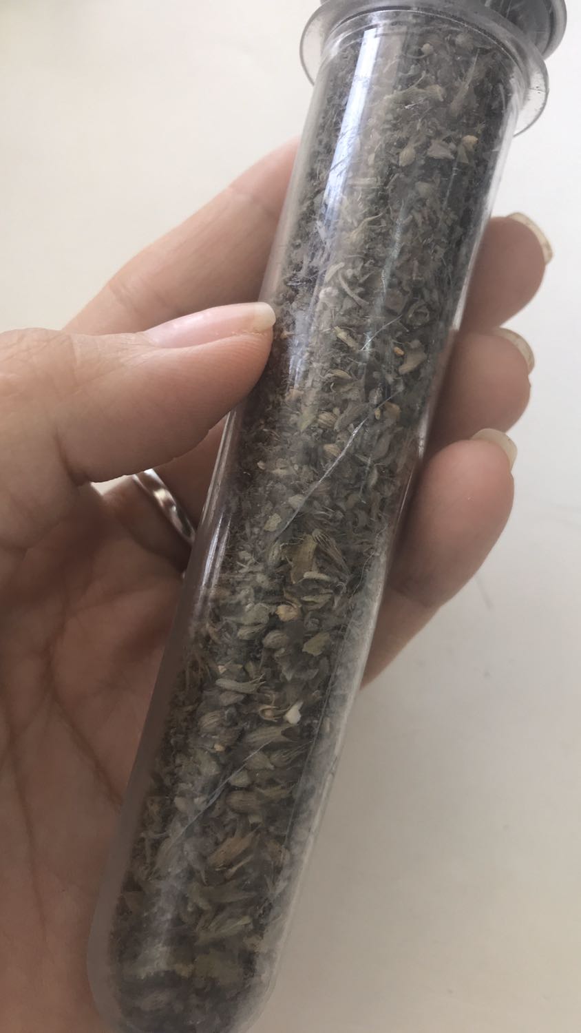 Ống bị nứt thông tin 18 tháng kể từ ngày sản xuất nhưng ko tìm được ngày sản xuất, mùi bị mốc mèo ko sử dụng được Ống bị nứt thông tin 18 tháng kể từ ngày sản xuất nhưng ko tìm được ngày sản xuất, mùi bị mốc mèo ko sử dụng được