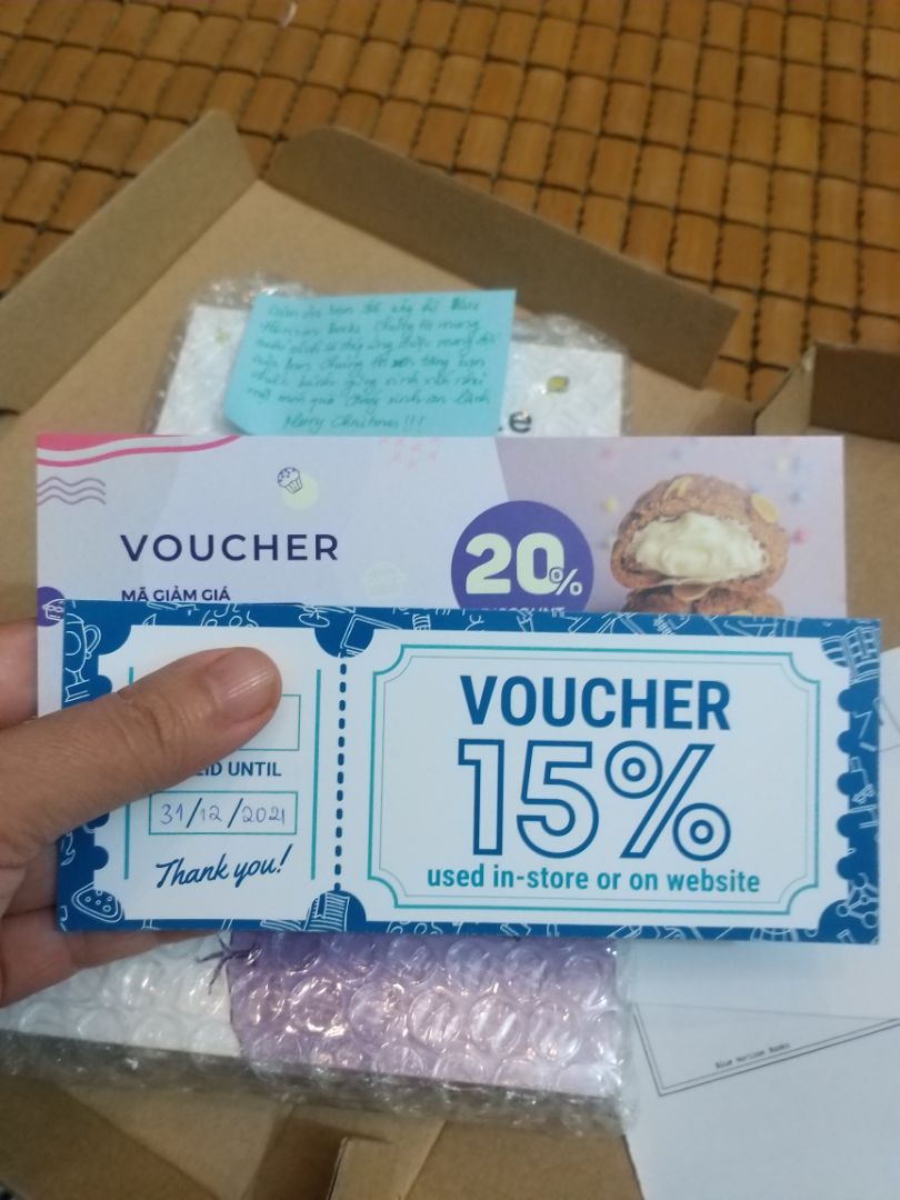 Shop quá dễ thương, mọi thứ đều ổn ngoại trừ việc gói hàng quá kĩ, gây quá nhiều rác thải nilon. Ah, mình tưởng sách bìa cứng, hóa ra bìa mềm :(  chất lượng giấy bên trong cũng không đẹp. Shop quá dễ thương, mọi thứ đều ổn ngoại trừ việc gói hàng quá kĩ, gây quá nhiều rác thải nilon. Ah, mình tưởng sách bìa cứng, hóa ra bìa mềm :(  chất lượng giấy bên trong cũng không đẹp.
