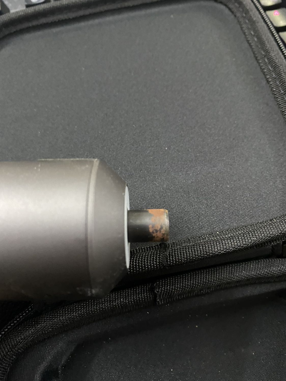 Vừa mua về. Nguyên seal mà nó rỉ xet thế này luôn... không biết dùng đc 1 tuần thì thế nào?