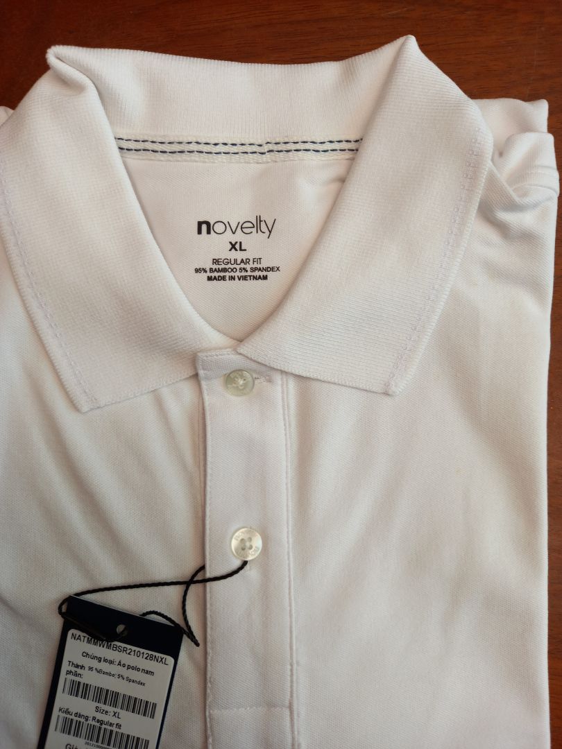 áo màu trắng, chất bamboo mặc thoáng mát, mong chờ thêm các đợt sale từ Novelty