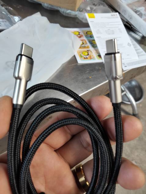 Không phải loại tôi cần. Tôi cần mua loại xạc có đầu nam châm