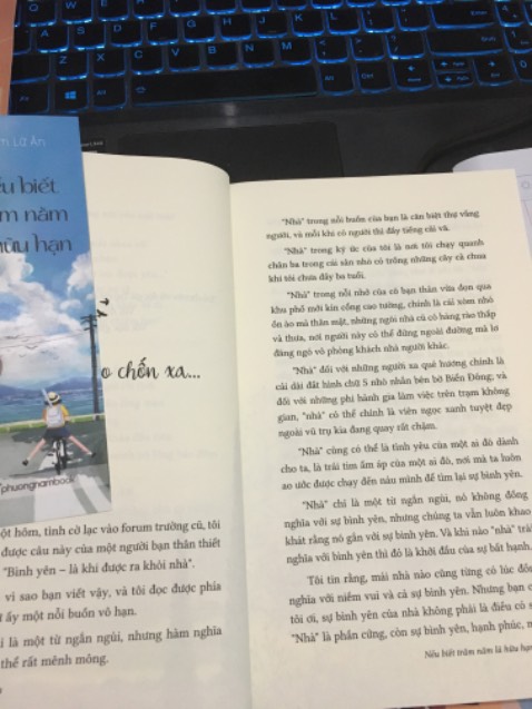 Tiki giao hàng chuyên nghiệp, rất mến khách, nhanh gọn lẹ 🌿rất hay ẩn chứa nhiều bài học nhân sinh sâu sắc
Đọc xong cũng phải 1 time rồi nhưng mình vẫn đọc đi đọc lại nhiều lần
Một số trích dẫn kinh điển đc đưa vào đề thi ngữ văn và mình hiểu sao nó lại hay đến như vậy
Nhà văn khai thác nhiều vấn đề khác nhau nhưng đều được viết và phản biện với tầm nhìn sâu rộng của người—> Đều được biểu đạt bằng những ngôn từ công phu + phản đề sâu sắc vs những câu hỏi cho ng đoc v…..v 
Nội dung xuất sắc
———-> Cuốn sách rất đáng để đọc
Bạn nào muốn trau dồi vốn từ và diễn đạt (hsg văn) thì càng nên mua nhé nó k làm bạn thất vọng đâu🤟
