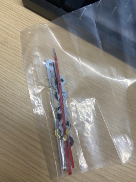 Giao nhầm sản phẩm, giao cho mình bộ kim đồng hồ rồi