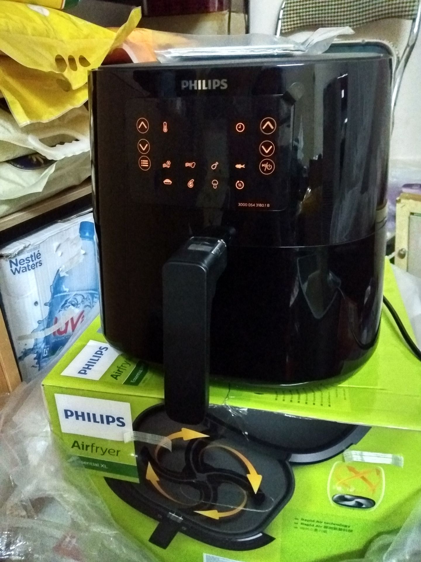 Ổn, dùng tốt, hoàn thiện cũng không phải chính xác 100% phần giỏ chiên lắp vào khoang vẫn có cạnh lồi, thụt, đang dùng thỉnh thoảng có lúc thanh nhiệt nghe rung bần bật, chống dính rất tốt rửa nhẹ trôi hết nhưng có vẻ dễ bong sớm, tay cầm hơi lỏng lẻo, yếu. Chiên từ khoai tươi chỉ chín mềm, khó giòn, vỏ nhanh cháy, khoai đông lạnh là ngon nhất vì được xử lý chiên sơ rồi