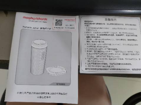 Hàng của hãng của nước Anh nhưng nhận được thì lại là hàng nội địa Trung của hãng, bên ngoài và sách hướng dẫn đều là tiếng Trung. Mình hơi không yên tâm về chất lượng sản phẩm.
Shop trả lời thắc mắc nhanh, nhưng mình không đồng ý cách ghi nguồn gốc xuất xứ sản phẩm như hiện tại của shop. Có lẽ lần sau mình sẽ mua của LocknLock cho yên tâm.
Mình sẽ dùng thử sản phẩm, vì ở xa nên cũng ngại đổi trả.