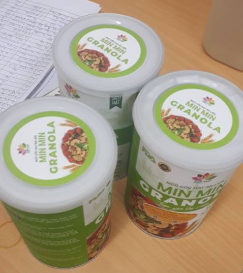 Nhà bán đóng gói cẩn thận, giao hàng nhanh, ngũ cốc mới sản xuất, còn hạn sử dụng khá lâu. Mình ăn ngũ cốc với sữa chua thấy rất ngon và hợp khẩu vị, khi nào dùng hết mình sẽ mua thêm.