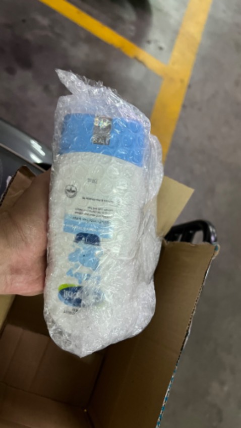 Đóng gói cẩn thận, giao hàng đúng hẹn. Đây là dòng sp thích hợp cho trẻ nhỏ, không gây kích ứng da và mùi thơm dể chịu. Dòng sp này tôi xài cho 2con từ nhỏ đến giờ nên luôn yên tâm ủng hộ