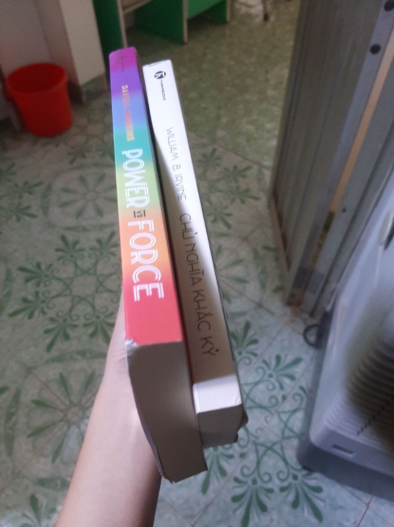 Êy!? Hơi cọc gòi á nha😤
Lần nào cũng vậy hết á mn:<
Đây là lần thứ n mà sách tui nhận toàn bị kiểu đóng gói sơ sài, cái hộp nó rách bươm lun ớ chời. Chẳng lẽ giờ tui cất mấy cái hộp đó gòi 6 tháng 1 năm nữa tui show cho mn coi🙄
Nhân viên của Tiki Trading làm ăn sao á, ko có nhiệt thành, có tâm j hết:((( 
Hình như mấy a chị nv bên nhà sách Tiki Trading bị lười biếng hay sao ớ, tới mức ko dám vào kho lấy sách mới hoặc bọc cho e sách một lớp nilong, nỡ lòng nào để e ấy trần trụi gòi trong quá trình vận chuyển va đập bị hư cha nó cái gáy😫
Tui là ng rộng lượng nên ba cái chuyện này tui ko để ý đâu, nhưng đây ko phải 1 lần mà là rất nhiều lần, đợt trước cũng bị thế nhưng bị 1 cuốn thoi nên tui cho qua🥲 cơ mà lần này bức xúc quá gòi, ko nói ko đc😌
p/s: Tui chỉ nx khâu đóng gói vận chuyển thoi, còn chất lượng thì chưa đc do mới nhận sách còn nóng hổi🥵. À mà, nói thiệt chớ, cực chẳng đã tui ms mua của tk trading do muốn sách về cùng một lúc, có cuốn thì nhà sách này có cuốn kia lại ko, nếu cứ nhận lắc nhắc thì mệt xĩu á😵 Êy!? Hơi cọc gòi á nha😤
Lần nào cũng vậy hết á mn:<
Đây là lần thứ n mà sách tui nhận toàn bị kiểu đóng gói sơ sài, cái hộp nó rách bươm lun ớ chời. Chẳng lẽ giờ tui cất mấy cái hộp đó gòi 6 tháng 1 năm nữa tui show cho mn coi🙄
Nhân viên của Tiki Trading làm ăn sao á, ko có nhiệt thành, có tâm j hết:((( 
Hình như mấy a chị nv bên nhà sách Tiki Trading bị lười biếng hay sao ớ, tới mức ko dám vào kho lấy sách mới hoặc bọc cho e sách một lớp nilong, nỡ lòng nào để e ấy trần trụi gòi trong quá trình vận chuyển va đập bị hư cha nó cái gáy😫
Tui là ng rộng lượng nên ba cái chuyện này tui ko để ý đâu, nhưng đây ko phải 1 lần mà là rất nhiều lần, đợt trước cũng bị thế nhưng bị 1 cuốn thoi nên tui cho qua🥲 cơ mà lần này bức xúc quá gòi, ko nói ko đc😌
p/s: Tui chỉ nx khâu đóng gói vận chuyển thoi, còn chất lượng thì chưa đc do mới nhận sách còn nóng hổi🥵. À mà, nói thiệt chớ, cực chẳng đã tui ms mua của tk trading do muốn sách về cùng một lúc, có cuốn thì nhà sách này có cuốn kia lại ko, nếu cứ nhận lắc nhắc thì mệt xĩu á😵