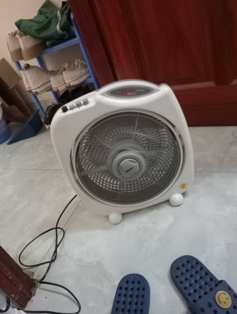 Giao hàng nhanh, ko hiểu gì về máy móc hết nên là thấy nó bình thường, nhưng mà t lại mua nhầm quạt :) 😥😥😥 Giao hàng nhanh, ko hiểu gì về máy móc hết nên là thấy nó bình thường, nhưng mà t lại mua nhầm quạt :) 😥😥😥