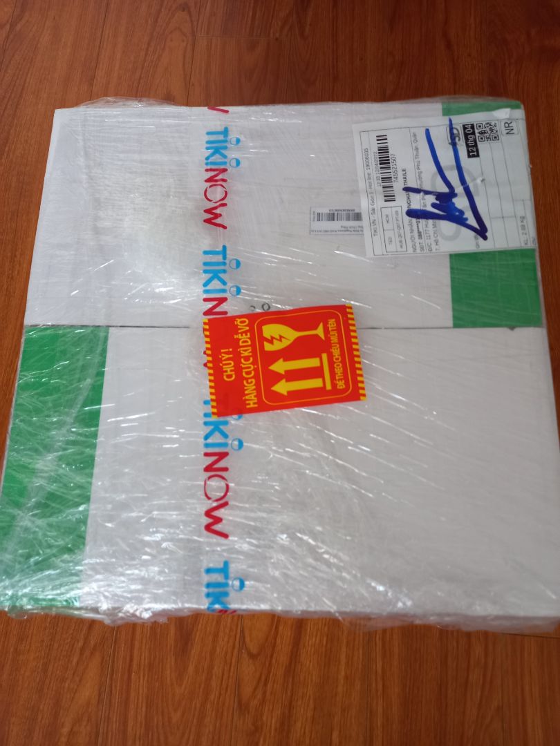 Sản phẩm y hình, đẹp mới. Nhà mình đã dùng luôn hôm qua thì bếp nhanh nóng, sd dễ. Hy vọng bếp dùng bền đc 2 năm là rất oki. Giá tiền khá ổn. Vì mình cũng sd nhiều loại bếp điện rồi. Hồi trc mua bếp đơn Sakyo của Nhật giá 3 triệu mình ds đc 2 năm thì hư rùi.v Sản phẩm y hình, đẹp mới. Nhà mình đã dùng luôn hôm qua thì bếp nhanh nóng, sd dễ. Hy vọng bếp dùng bền đc 2 năm là rất oki. Giá tiền khá ổn. Vì mình cũng sd nhiều loại bếp điện rồi. Hồi trc mua bếp đơn Sakyo của Nhật giá 3 triệu mình ds đc 2 năm thì hư rùi.v