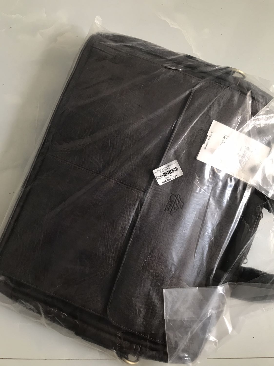 Cặp rất đẹp mọi người lên mua, mua đi tặng mà ưng lắm ý. Mỗi tội do dịch lên chờ quá lâu mới nhận dc Cặp rất đẹp mọi người lên mua, mua đi tặng mà ưng lắm ý. Mỗi tội do dịch lên chờ quá lâu mới nhận dc