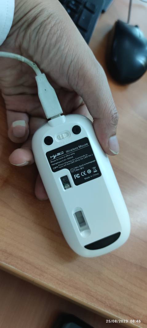 Em mua dùng trên vp, vội nên không *** trước mà đem vứt cái hộp, xong cắm dùng đc 1 hôm thì hôm qua nó đơ, em nghĩ nó hết pin em sạc 1 buổi chiều, nay lên dùng thì ko thấy đèn đóm đâu cả, bật on căm sạc cũng ko thấy đỏ, vậy giờ sao shop? Em mua lại lần 2 mà sao con này quế quá!