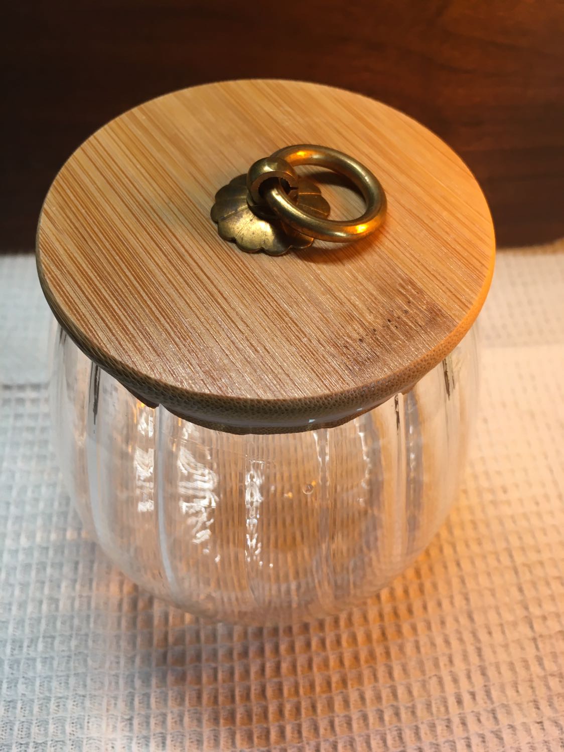 Đẹp lắm, chi tiết sọc nằm bên trong, bên ngoài mượt, điểm trừ là vân gỗ chưa sang lắm.