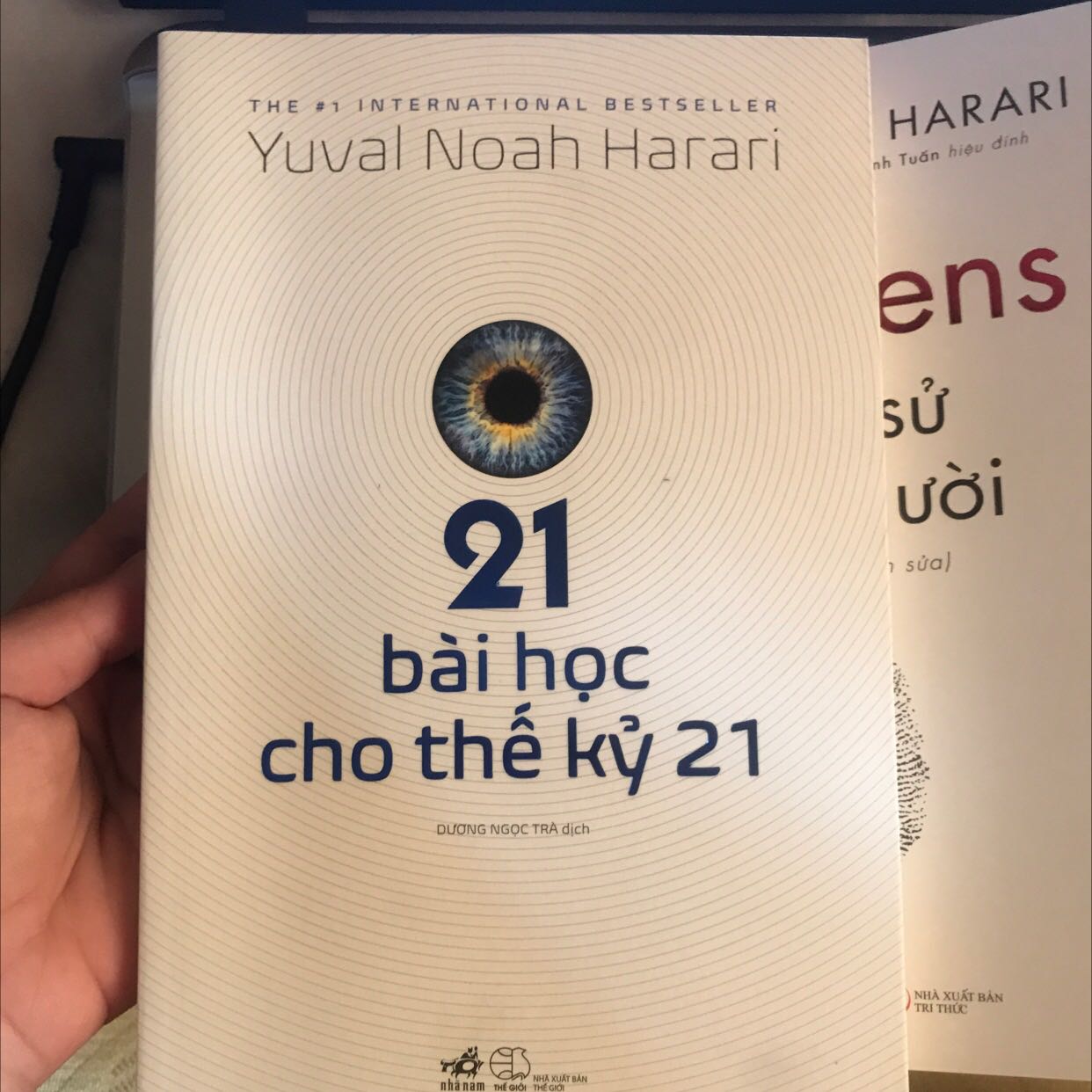 Cả rổ kiến thức luôn mà nó hơi khó đọc. Nhưng nếu hiểu và tư duy được các vấn đề của cuốn sách thì một chân trời mới sẽ mở ra với bạn!!!
