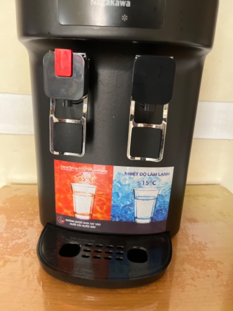 Đẹp. Gọn   Tiện lợi.   …….
……. Khay hứng nước hơi nhỏ xíu!
Nói chung đúng với giá tiền