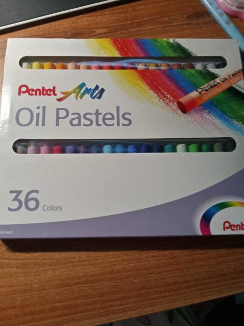 sản phẩm tốt, bao bì đẹp, tô màu siêu đẹp luôn. Màu giống hình. OK lắm nha các bạn