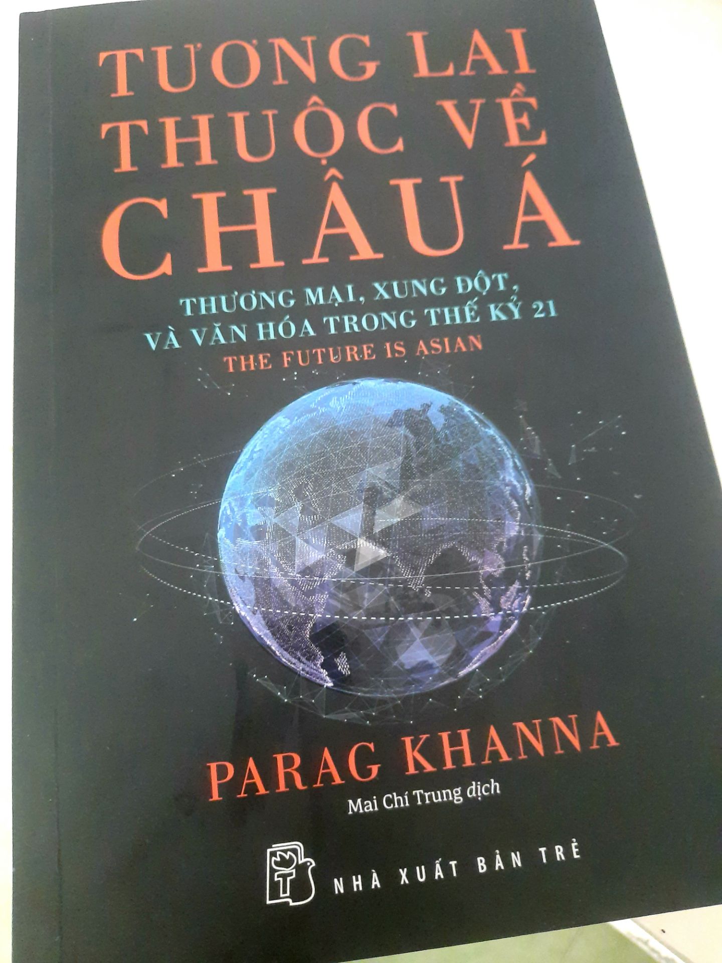Đóng gói hàng và giao hàng nhanh, sách dày hơn mình tưởng, mới đọc sơ thì khá bánh cuốn. Khuyên mọi người nên mua bởi đây là một cuốn sách hay.