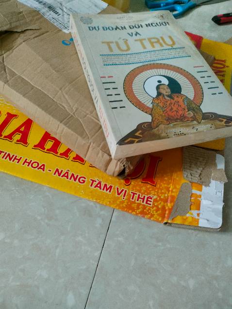 Sachu hay nhưng giá hơi bị cứng nhá. Buồn ngủ không viết nổi comment rồi