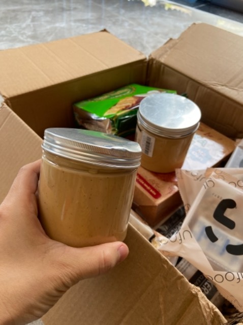 Bơ Lạt ko ngọt, thơm, hơi lỏng phải bỏ tủ lạnh mới đặc lại.
Đóng gói không cẩn thận, mua 2 hộp, 1 hộp còn nguyên, 1 hộp móp méo không đậy nắp lại được, bên trong bị rách ra, chảy tràn ra ngoài. Bơ Lạt ko ngọt, thơm, hơi lỏng phải bỏ tủ lạnh mới đặc lại.
Đóng gói không cẩn thận, mua 2 hộp, 1 hộp còn nguyên, 1 hộp móp méo không đậy nắp lại được, bên trong bị rách ra, chảy tràn ra ngoài.