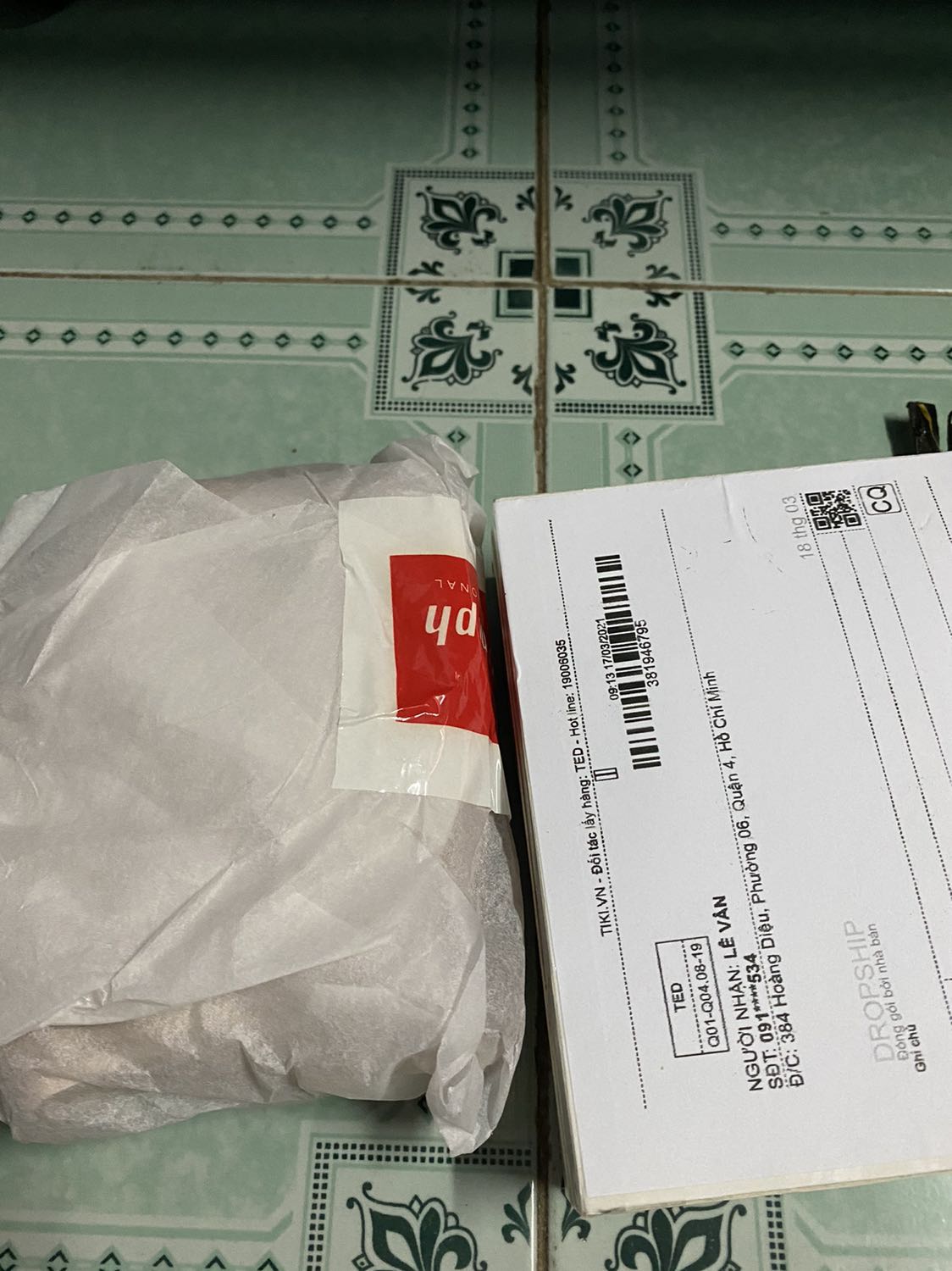 Hàng đẹp, chính hãng, đóng gói gọn, đẹp. Mình dùng loại này lâu rồi, kiểu áo đơn giản, màu da nên rất dễ mặc . Giao hàng nhanh