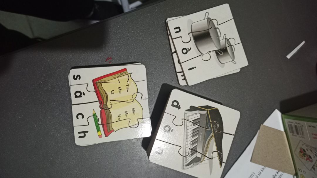 Sản phẩm mẫu mã đẹp, hình như không phải gỗ đâu ạ. Sản phẩm phù hợp với giá tiền nha