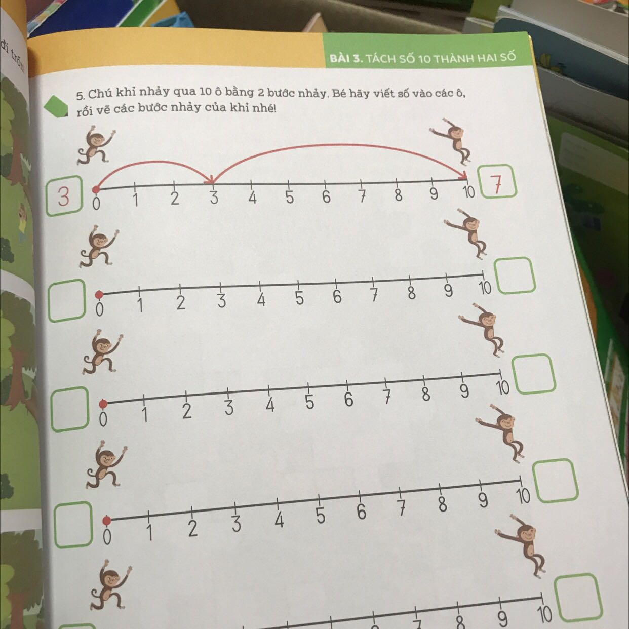 Sách khổ to, dày. In màu sắc nét phù hợp với trẻ nhỏ. Nhiều bài tập. Đa dạng các hình thức câu hỏi và trả lời. Có cả hình dán vừa chơi vừa học. Rất đáng mua