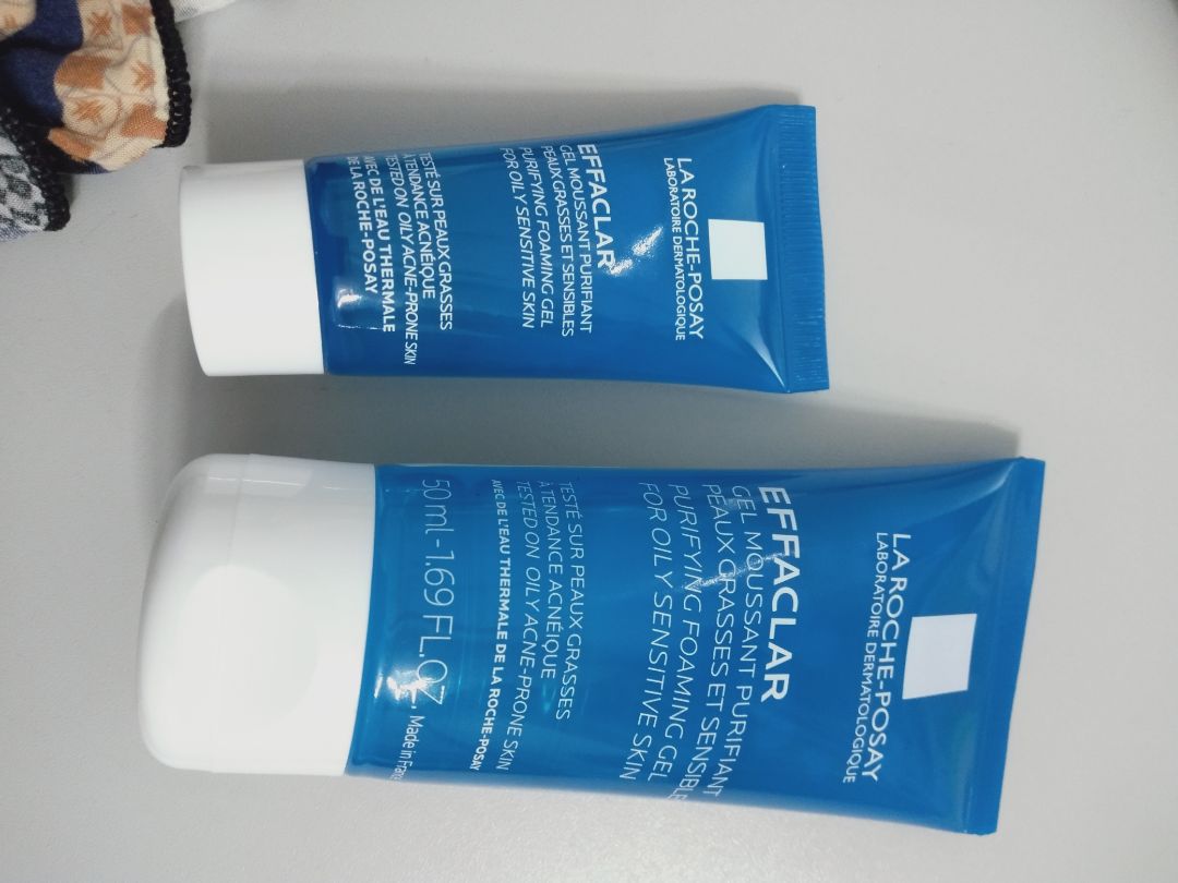 Giao hàng gói không cẩn thận, lúc mình nhận về thì SRM không gói gì bên ngoài để bảo vệ mà chỉ để vô hộp. Mua kèm bộ sp SRM mini 15ml, KD 7.5ml, KEM CHỐNG NĂNG và chai SRM 50ml riêng mà vậy đó Giao hàng gói không cẩn thận, lúc mình nhận về thì SRM không gói gì bên ngoài để bảo vệ mà chỉ để vô hộp. Mua kèm bộ sp SRM mini 15ml, KD 7.5ml, KEM CHỐNG NĂNG và chai SRM 50ml riêng mà vậy đó