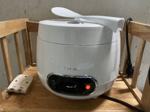 Trông đáng iu, dùng ổn nha, cơm không bị khê khi để chế độ hâm và làm sạch cung dễ dàng