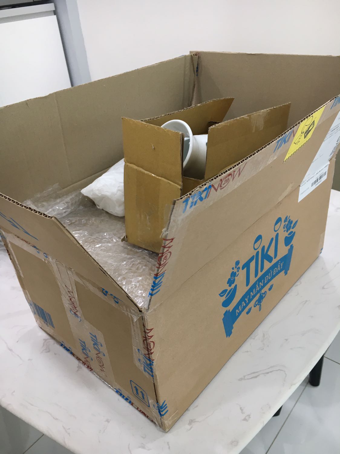 Bình gốm Bát Tràng đẹp, chất lượng. Tiki giao hàng nhanh, đóng gói cẩn thận.