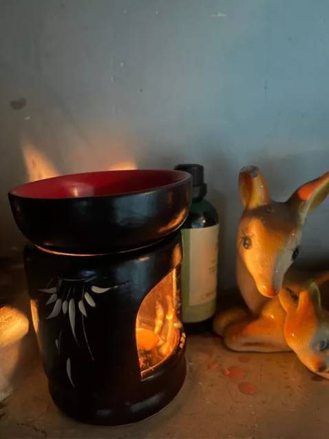 Nhỏ bạn biết mình thích mùi tinh dầu nên giới thiệu Shop cho mình. Công nhận là xài xong cái là nghiện mùi ở đây luôn á, shop còn giải thích cho mình nhiệt tình về mùi hương, cách sử dụng với lại gợi ý mùi mình thích luôn á hihi. Iu shop lắm cơ