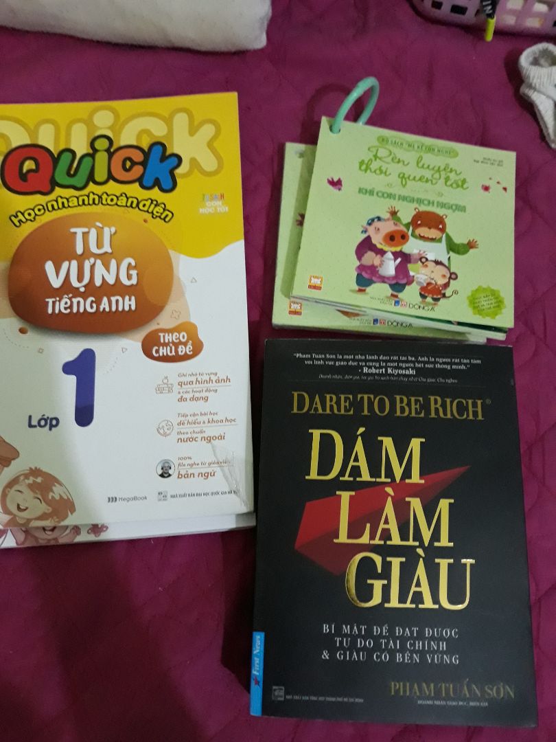 Mình đã nhận được hàng, về số lượng thì đủ. nhưng mấy quyển first news hơi khoang bẩn. Mà lúc nhận hàng kiện hàng đã bị rách băng rính. Mong tiki lưu ý hơn.