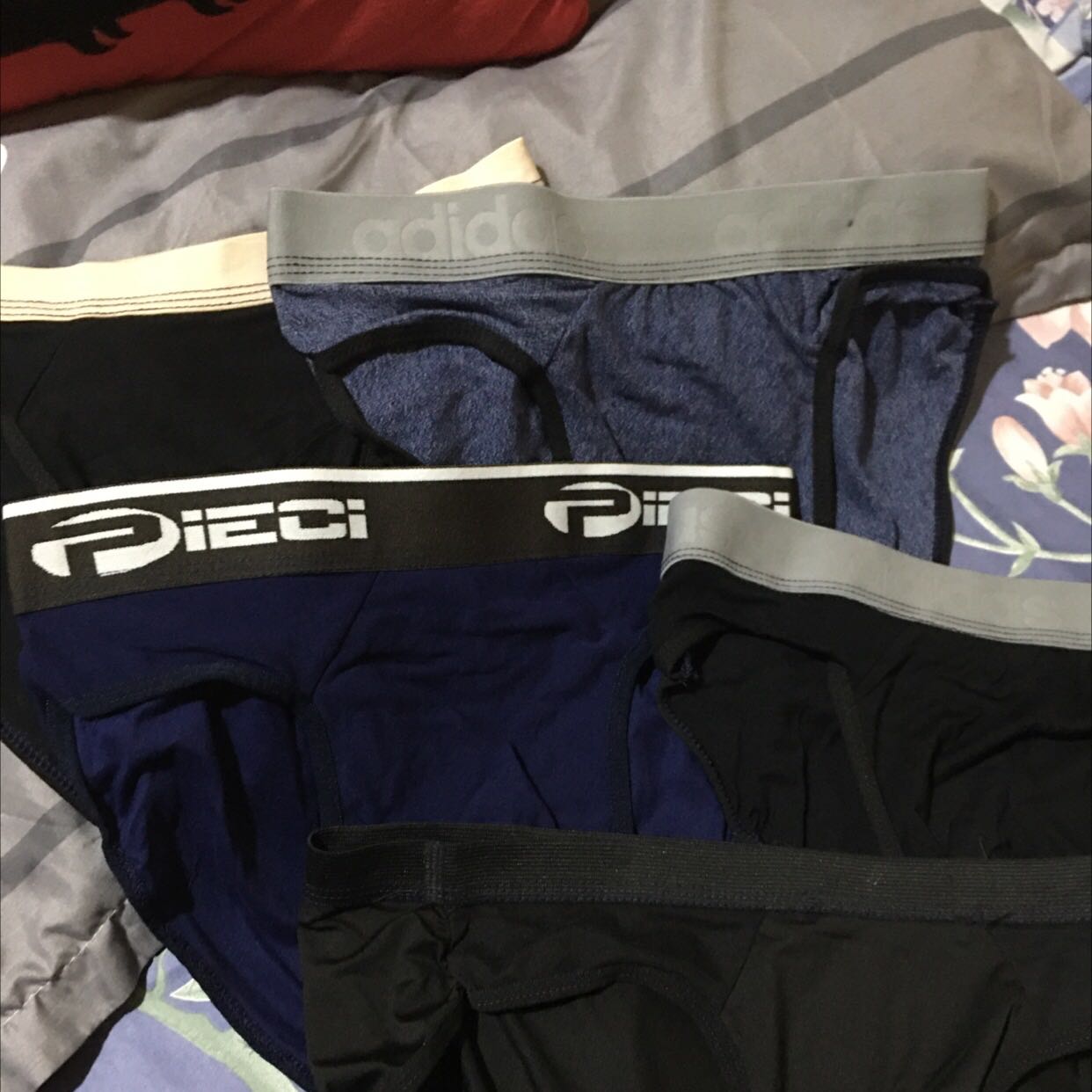 Hơi nhiều chỉ thừa nhưng với giá này thì rất ok đáng mua ạ,giao hàng nhanh