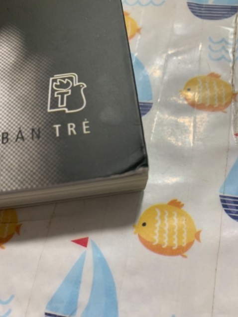 Nội dung hay hấp dẫn. Sách vị gẫy mép do vận chuyển