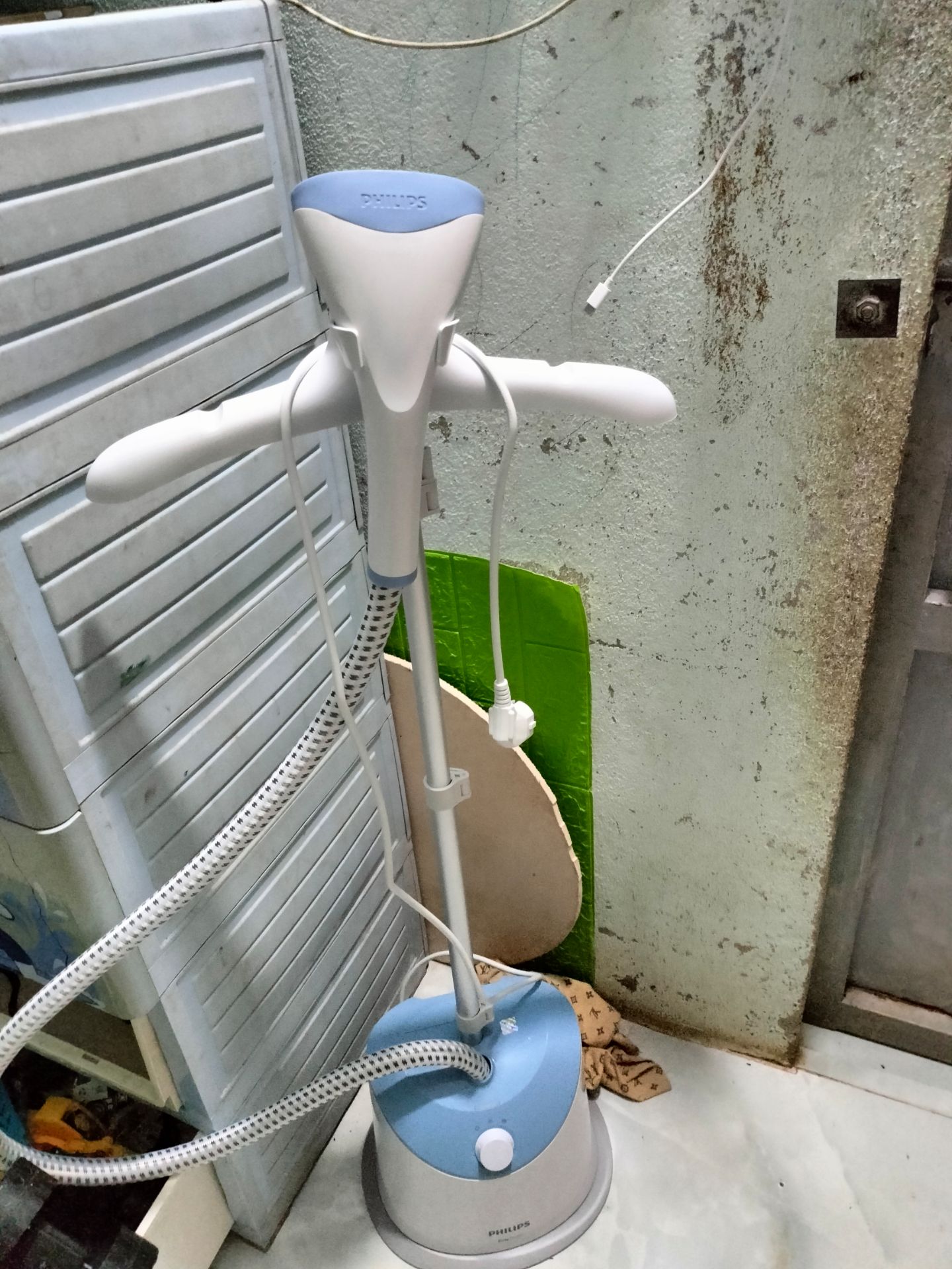 hy vọng rất nhiều về sản phẩm này, ủi yếu xìu, hơi ra không đủ để ủi thẳng cái áo trắng đồng phục của con nữa, chán.