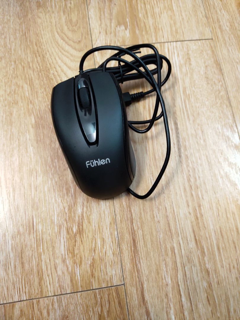 Chuột bấm tốt nhưng phím chuột phải không chắc lắm, có độ dơ, lỏng ở trạng thái thường Chuột bấm tốt nhưng phím chuột phải không chắc lắm, có độ dơ, lỏng ở trạng thái thường