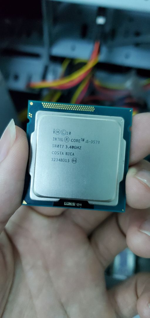 7 ngày mới nhận dc hàng, ko có box, ko kèm keo tản nhiệt như trên, quạt mới lắp vào nóng, mở game 10p lên 92 độ, phải lắp quạt cũ vào thì nhiệt độ còn 70, khá ok. Còn lại thì hiệu năng tốt, giá rẻ, có bảo hành 12 tháng.