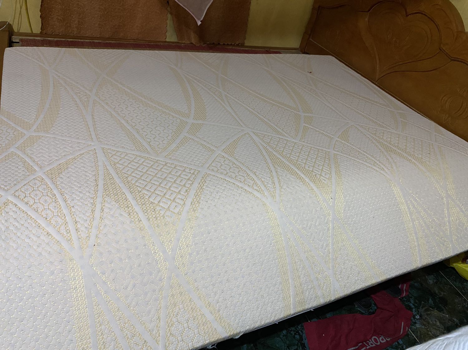 Nằm ok. Đi lên thì mềm mà nằm thấy vừa k mềm k cứng . Mất 1 ngày mới hết mùi mà nệm nặng thật sự bê mãi mệt dã man. Độ đàn hồi tốt . Mà tiki k cho post ảnh