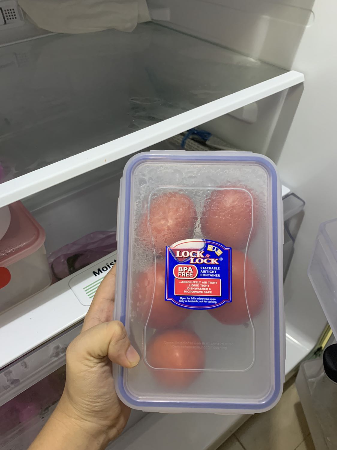 Hằng chính hãng nên chất lượng hộp rất tốt, shop đóng gói cẩn thận lắm nên hộp không bị trầy xước, kích thước hộp lớn đủ to để trữ đông