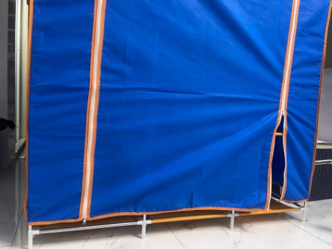 *** Tủ rất thiếu kích thước, ko đóng dây kéo được 1 bên do căng quá, chiều dài không phủ hết bên trong.