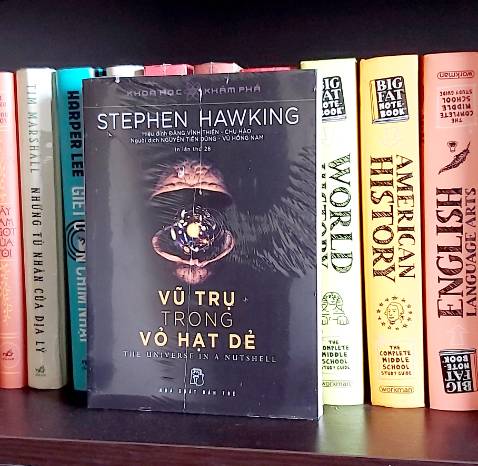“Cách viết gãy gọn về bản chất của khoa học và vũ trụ... Giáo sư Hawking qua là một thiên tài.” – The New York Times

“Độc gia sẽ có cảm giác thích thú khi đọc quyển sách cũng như chính sự say mê của Hawking khi viết cuốn sách này.” – The Dallas Morning

“Niềm đam mê vũ trụ của Hawking khiến ông trở thành tác gia mà độc gia phai tìm đọc.” – Los Angeles Times

“Nội dung rất dễ hiểu và hình ảnh đầy thông tin... một giới thiệu xuất sắc về một số ý tưởng lớn nhất trong vật lý.” – Science News

“Một cuốn sách thân thiện với độc giả, cả cách viết và hình minh họa.” - USA Today